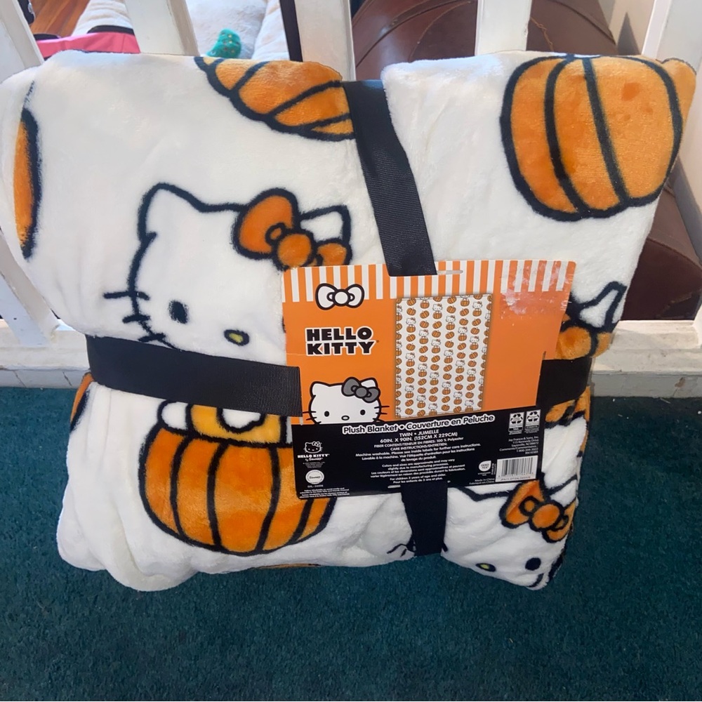 Hello Kitty Plush Blanket - NEW
